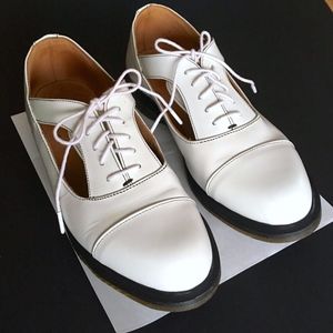 Doc Martens Carrigan Unisex 8/9 CutOut Oxford Shoe